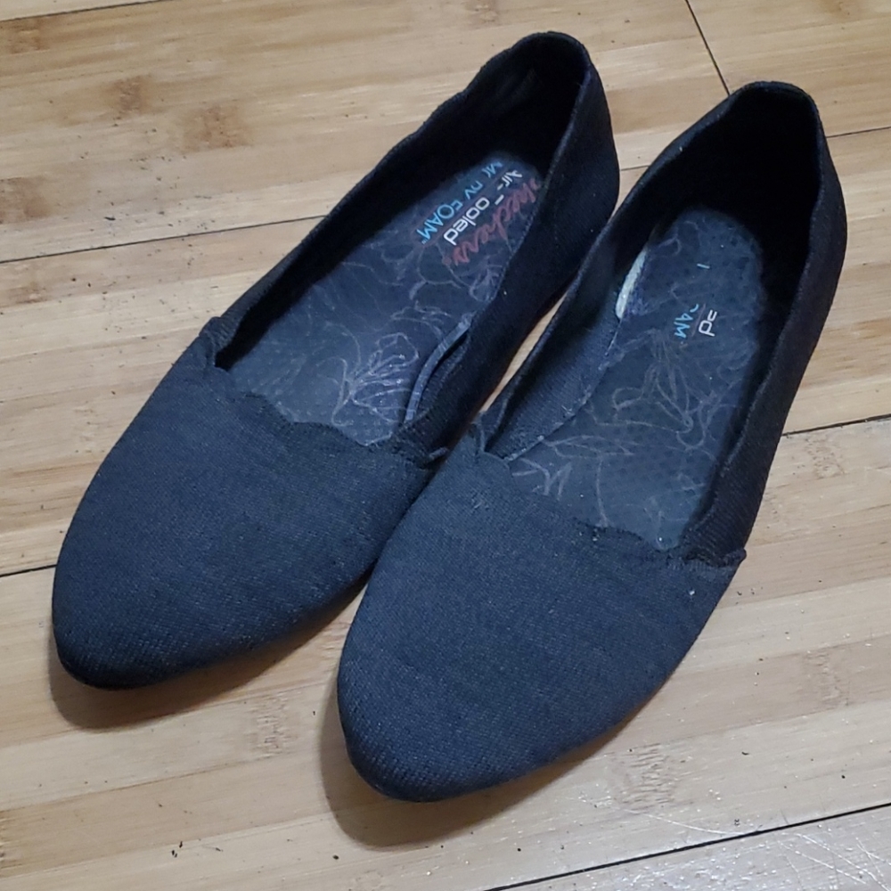 Sketchers womens pointed flats size 9